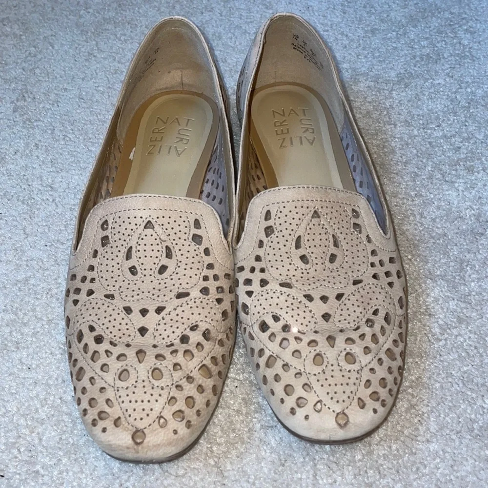 Naturalizer 7N Eve tan leather cut out slip on loafers: